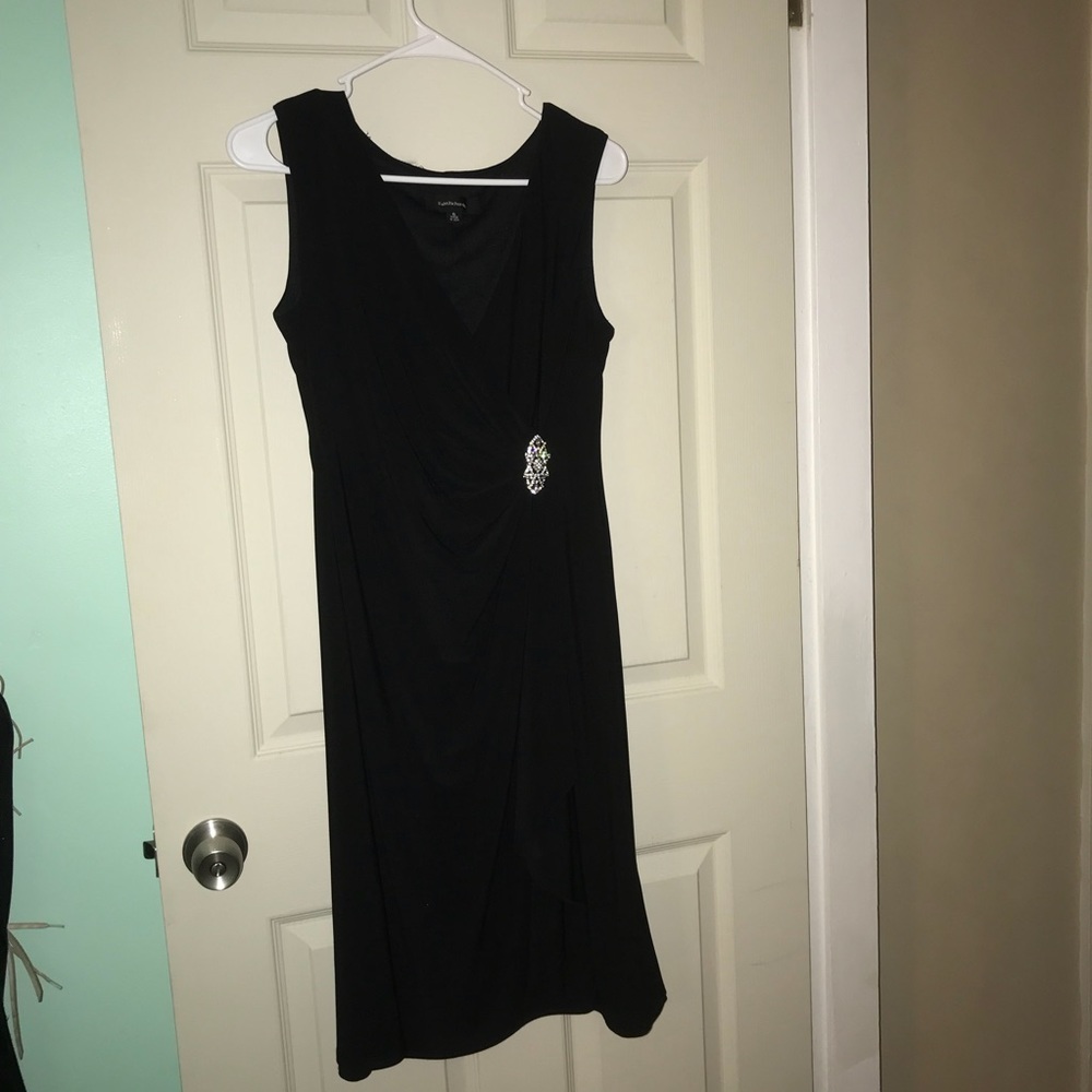 Black dress w/ pendant and ruching at the side